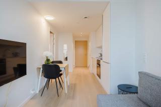 Elegant Apartment Lovely City Views - 5