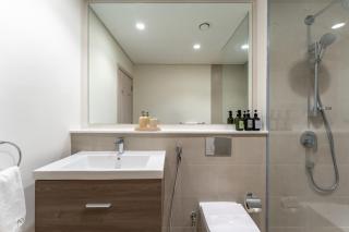 Lush 2BR in Yas Golf collection Near Ferrari World By ĀYA Boutique - 4