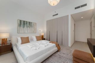 Lush 2BR in Yas Golf collection Near Ferrari World By ĀYA Boutique - 4