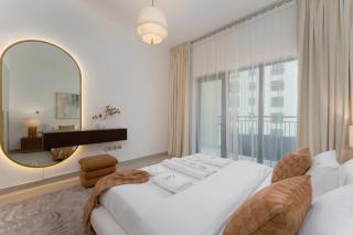 Lush 2BR in Yas Golf collection Near Ferrari World By ĀYA Boutique - 2