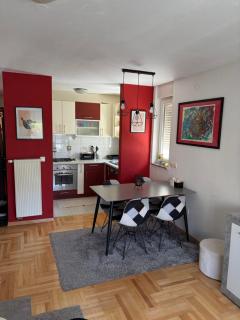 Apartman West - private parking place - 7