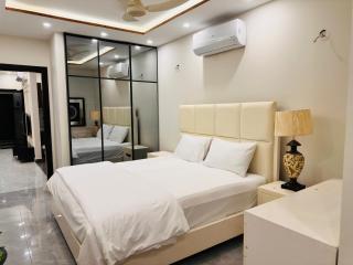 Executive 2Bed Suite in Air Avenue DHA Phase 8 Fast WiFi FF09 - 3