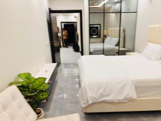 Executive 2Bed Suite in Air Avenue DHA Phase 8 Fast WiFi FF09 - 4