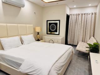 Executive 2Bed Suite in Air Avenue DHA Phase 8 Fast WiFi FF09 - 2