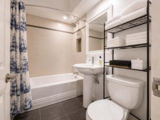 Colorful downtown condo, 2 bedrooms, king bed - 1