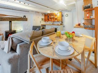 Fishermans Cottage - 2