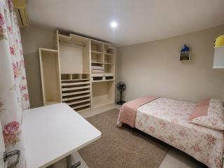 Quarto de hospedes com banheiro ao lado - 1