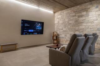 FREE Breakfast, Villa Dreamcatcher with Outdoor and Indoor Pool, Playroom and Home Cinema - 3