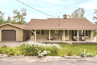 Pines Bay Waterfront cottage with Hot tub! - 7