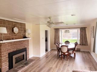 Pines Bay Waterfront cottage with Hot tub! - 1