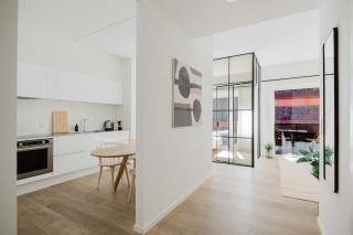 Exclusive Waterfront Luxury Apartment - 6