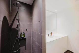 Exclusive Waterfront Luxury Apartment - 4