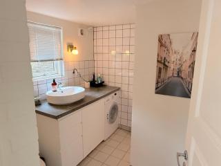 Studio Next to CPH Airport with Outdoor Space - 1