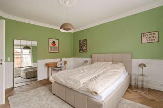 Luxury Renovated Apt - 9