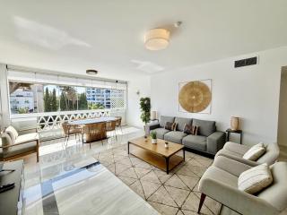 Stylish Sea view apartment in Playas del Duque - 9