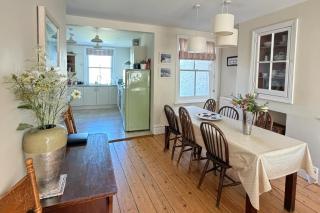 Swanage family holiday home, easy walk to sea - 4