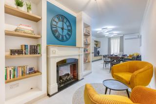 Designer Apartment Near Seafront with Balcony & Patio - 0