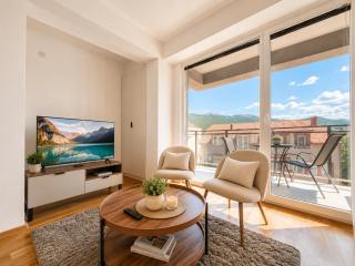 Loft with Balcony Free Parking 2 Min Old Town - 7
