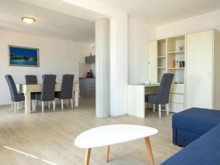 Apartment Nette Wohnung in Duće mit Großer Terrasse by Interhome - 9