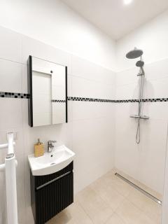 NEW! Fully furnished studio in Center - 3
