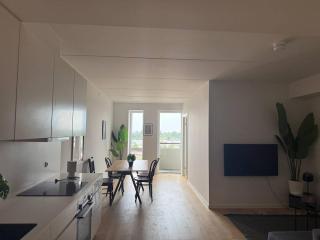 Exclusive New Apt Close To City Center - 0