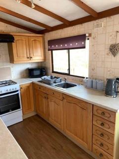 7 Lakeside – Lakeside Hideaway Butlin's Sleeps 6 - 6