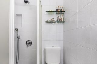 Bright 3 bedroom Apartment with Balcony, Glyfada - 2