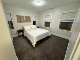 Bright & Spacious Duplex- Heart of Brookfield - 3