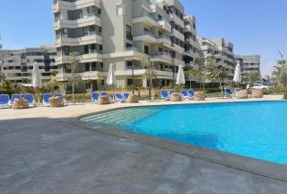 Chic Apt in Palm Hills Pool & Sea View شقة فاخرة بفيو بحر وحمام سباحة - 8