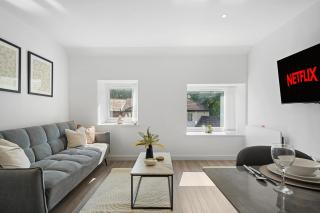 Brand New Bright & Spacious Anfield Apartments - 8