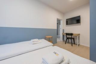 Blue Harmony 4 Bedrooms near ERGO Arena & Free Parking by OneApartments - 7