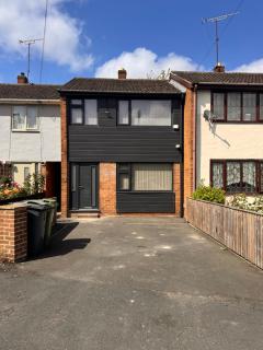 Modern 3 Bedroom Holiday Home -Jaquzzi Bath -Private Parking-suitable for contractors - Free WiFi - Beeston - 9