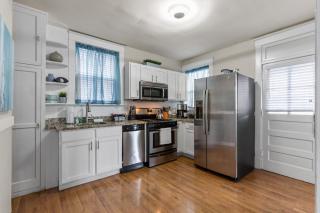 4BR Near Forest Park Zoo & Missouri Botanical Garden | Free Parking | STL - 1