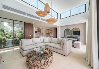 Modern 4 bedroom villa with tropical vibes in Baru - 6