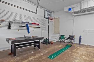 2BR w/ Private Garage Near Barnes Jewish | In-Unit Washer/Dryer | CWE St. Louis - 5