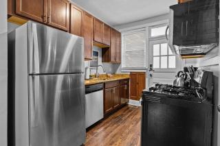 Spacious 3BR Near Botanical Garden | Quiet Corner House | Southwest Garden - 1