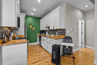 2BR w/ Private Garage Near Barnes Jewish | In-Unit Washer/Dryer | CWE St. Louis - 8