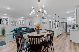 Fully Stocked 4BR Bungalow | Near Tower Grove Park & The Grove | Free Parking - 5