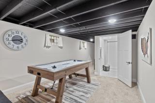 Fully Stocked 4BR Bungalow | Near Tower Grove Park & The Grove | Free Parking - 7