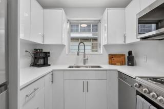 Cozy Luxe Jr 1BR Apt - Freshly Remodeled & Stylish - 2