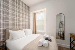 Newsome Lodge - Private Bedrooms - Gilmerton, Edinburgh - 9