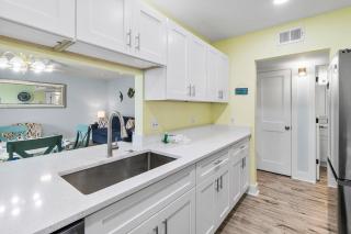 1b/1b Waterfront Madeira Beach Yacht Club #231E - 2