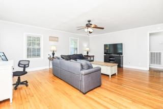Charming 3-Bedroom Home in Rossville, GA - Family Retreat - 5