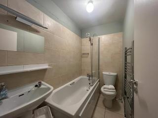 2BDR 2BA Upside Down House with Sunny Balcony - 6