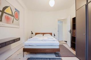 Bright & Charming 3-Room Apt - 9