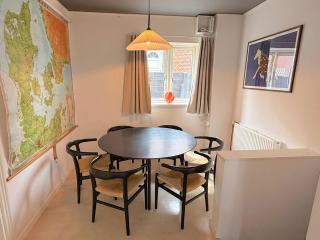 Spacious Villa with Private Terrace & Garden - 9