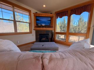 The Hideout with a Private Hot Tub - 9