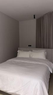 Modern & Comfortable Studio Retreat - 4