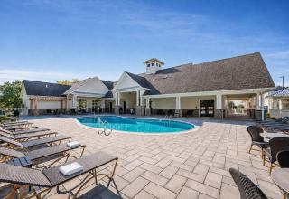 2BR Family Suite w/ POOL, PickleBall, Gym, Games - 0