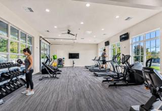 2BR Family Suite w/ POOL, PickleBall, Gym, Games - 2